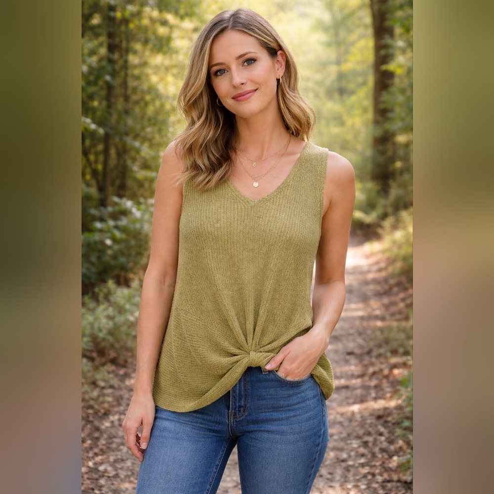 💚 Marled Olive Green Knit Top 😍